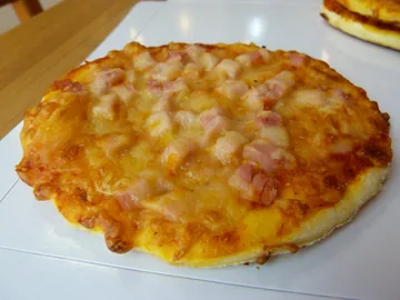 Pizza de jamón york y queso de La Casa del Celíaco
