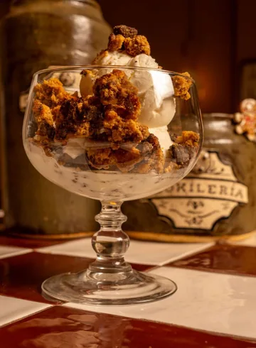 Postre con helado Leche con galletas de La Cookilería